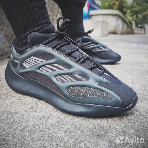 triple black yeezy 700