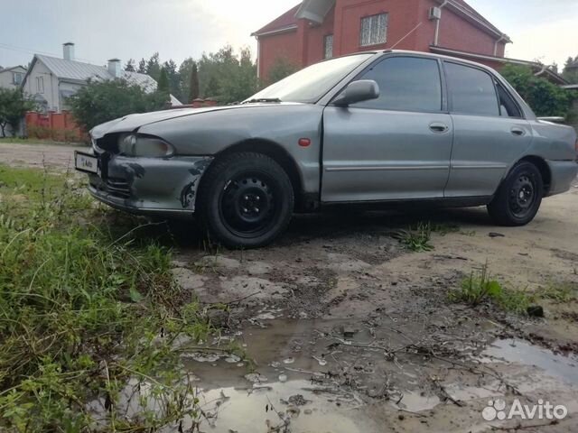 Mitsubishi Lancer 1.6 МТ, 1995, битый, 300 000 км