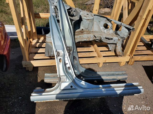 Центральная стойка с порогом правая almera classic