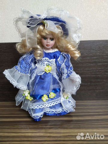 Фарфоровая кукла новая