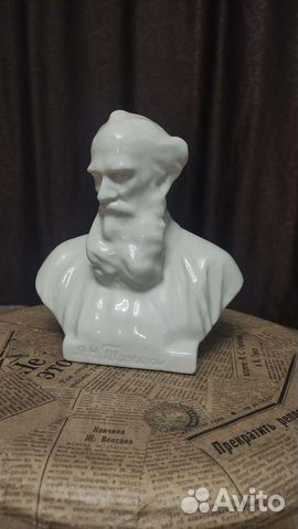 Фарфоровый бюст Л.Н. Толстой