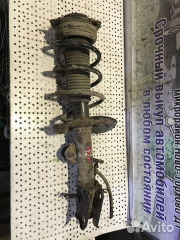 Стойка амортизатора переднего правого Nissan Juke