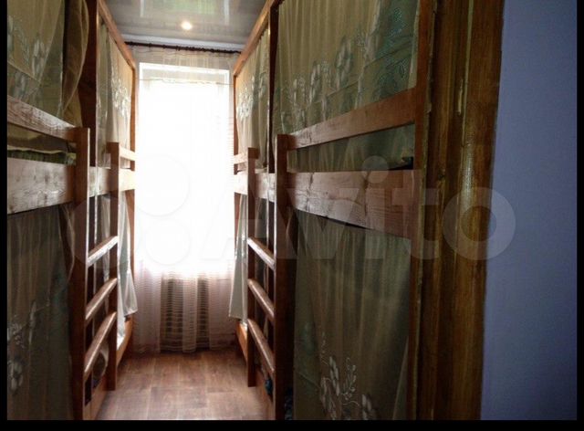 Комната 53 м² в 2-к., 1/2 эт.