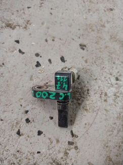 Датчик ABS задний левый Toyota Land Cruiser 200