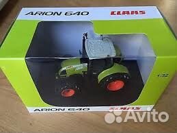 Трактор universal hobbies 1/32 claas arion 640