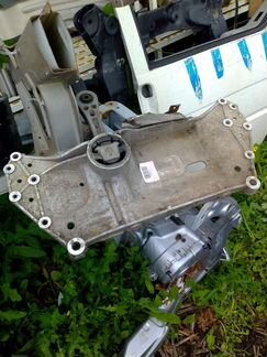 Передняя балка подрамник Фольксваген тоуран