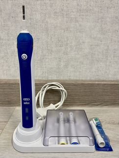 Электрическая зубная щетка Oral-B 3000, синий