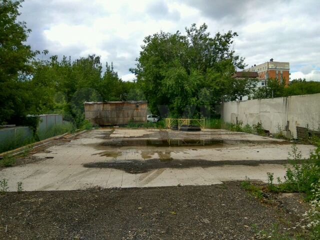Машиноместо, > 30 м²
