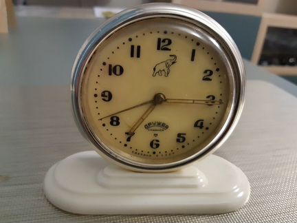 Часы-будильник 
