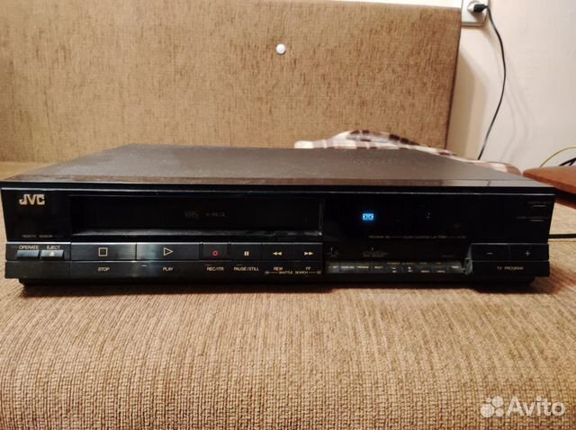 Пишущий видеомагнитофон JVC HR-D211EM