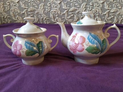 Чайник заварочный и сахарница