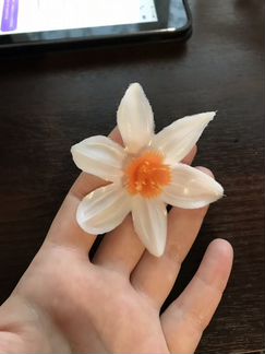 Цветы из пластика Лилии обменШоколад