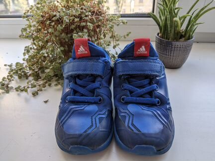 Детские кроссовки Adidas x Marvel (размер US 9k)