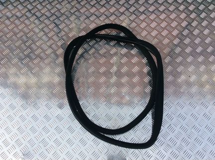 Уплотнитель двери передней левой Mercedes W221 S