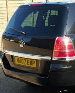 Крышка багажника для Опель Зафира 05-12гг чёрная