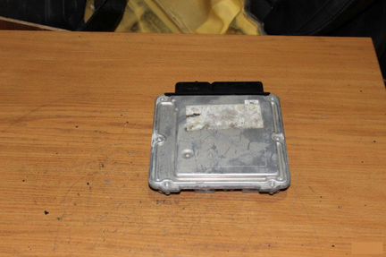 Блок управления двигателем Volkswagen Golf 5