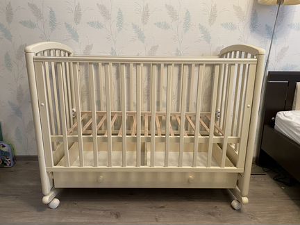 Кроватка из бука с матрасом Аскона