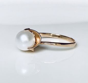 Золотое кольцо с жемчугом