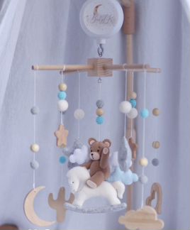 Музыкальный мобиль на кроватку