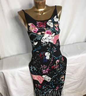 Платье черное миди с разноцветным декором