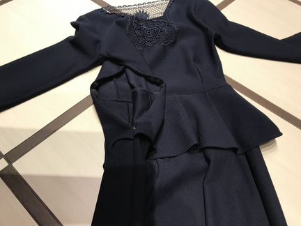 Платье-футляр с баской