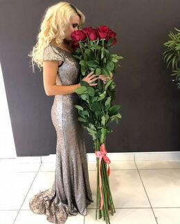 Длинные шляпные розы