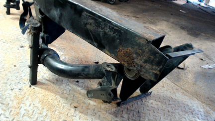 Усилитель бампера передний Renault Midlum 2 2005