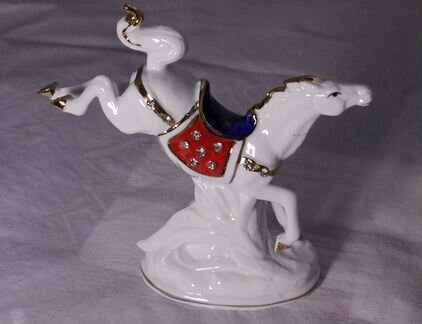 Лошадь - Китайский фарфор,фигурка ru 191