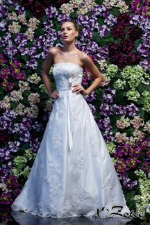 Кружевное платье А-силуэт