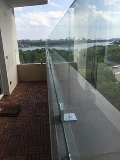 Монтаж стеклянных душевых