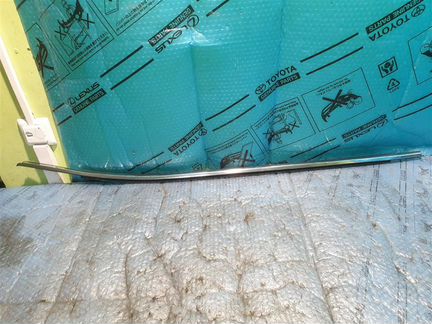 Молдинг передней левой двери toyota Camry V70 20