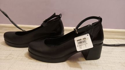 Черные кожаные туфли с ремешком