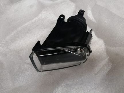 Туманка правая Toyota Avensis 8121005050