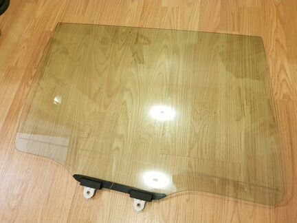 Заднее правое стекло двери Лансер 9 универсал