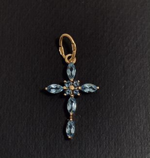 Золотая подвеска с топазами