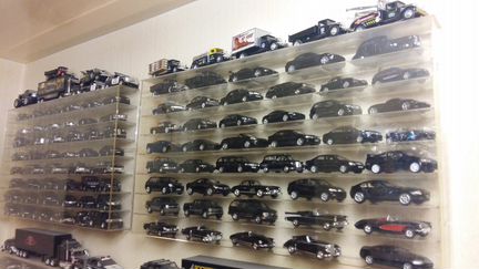 Колекция а/м 1:43, 250 штук в 5 ти стелажах