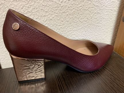 Почти новые туфли Pollini, Италия