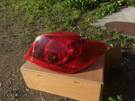 Фонарь з.прав Пежо 307