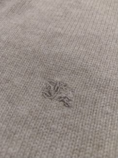 Свитер от британского бренда Burberry