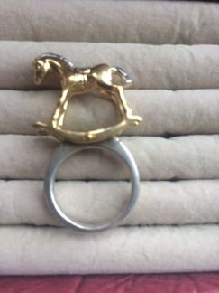 Кольцо Серебряная лошадка с позолотой Женави