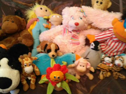 Мягкие игрушки и рюкзаки