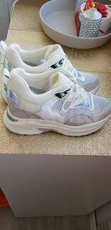 Стильные женские кроссовки