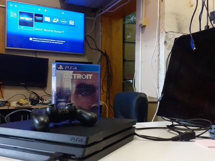 Sony PS4 pro + Detroit