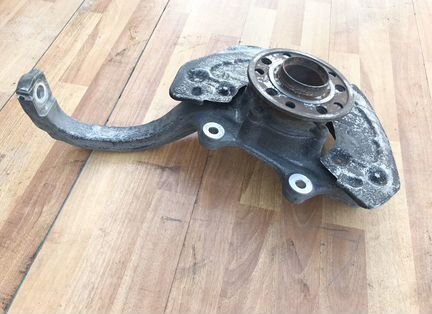 Поворотный кулак передний правый Mercedes W213