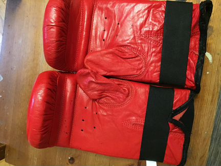 Боксерские перчатки р. 10