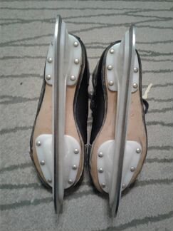 Хоккейные коньки