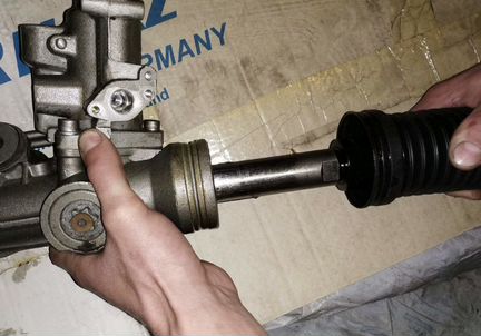 Оригинальная рулевая рейка mercedes-benz A22046607