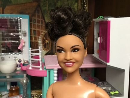 Барби Лори Эрнандес