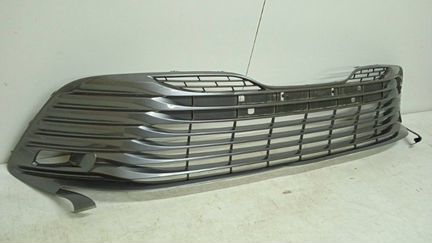 Решетка в бампер передняя Toyota Camry V70