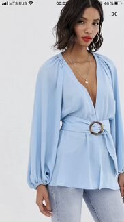 Блузка рубашка с глубоким вырезом и поясом